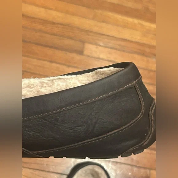 UGG Ascot Men's Leather Slipper, Size 11EEE- Espresso
